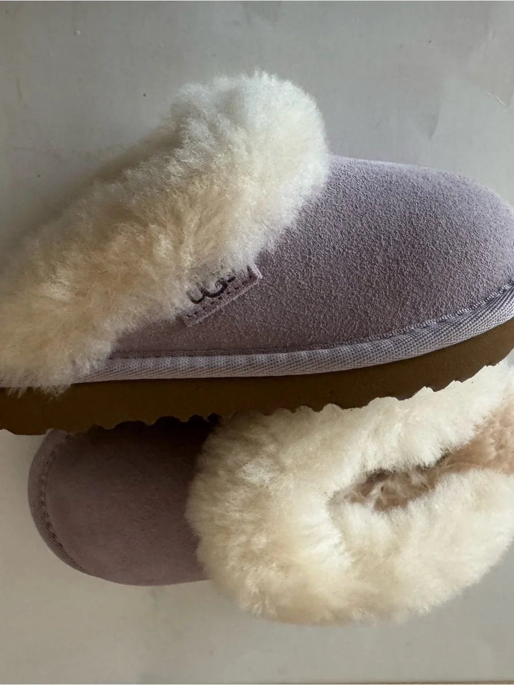 UGG Cluggette Cozy Lavender Shearling Clog Sliper with Cream Fur. Size: 11